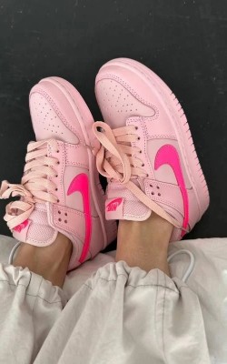 Dunk Triple Pink